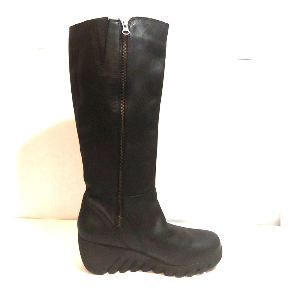 COUGAR waterproof tall black leather boots sz 10 M
